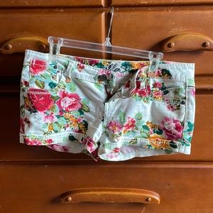 Juniors 11 Vanilla Star low rise white floral shorts